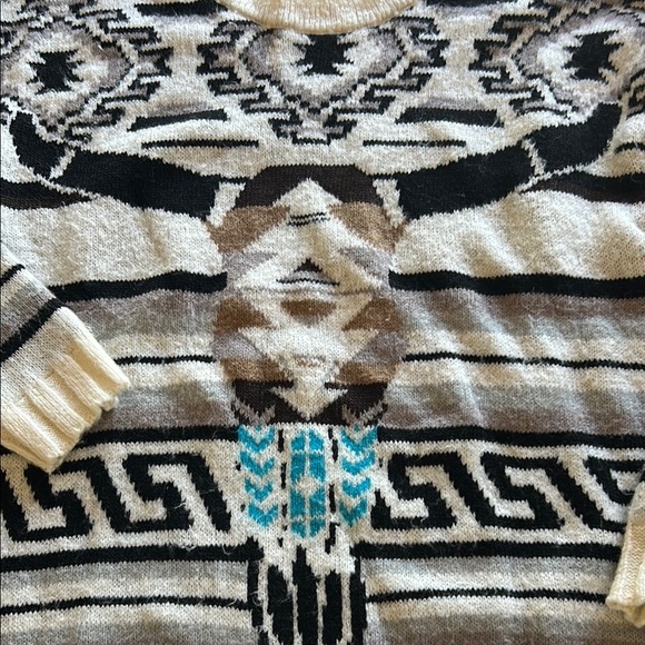 Cozy Black and Cream Patterned Sweater - Picture 2 of 4